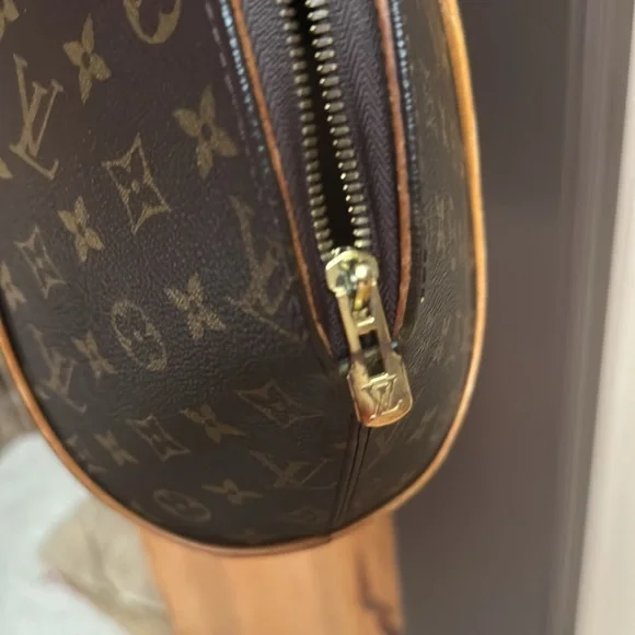 Beautiful Authentic Elipse MM monogram - Picture 7 of 9